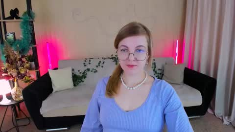 Snapshot of youruniverser chatting on 11/17/25, 09:26 Alice online show from 11/17/25, 09:26