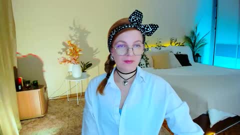 Snapshot of youruniverser chatting on 11/19/25, 04:34 Alice online show from 11/19/25, 04:34