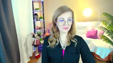 Snapshot of youruniverser chatting on 11/23/25, 09:20 Alice online show from 11/23/25, 09:20