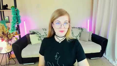 Snapshot of youruniverser chatting on 11/24/25, 09:31 Alice online show from 11/24/25, 09:31