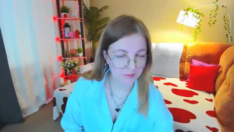 Snapshot of youruniverser chatting on 04/08/26, 09:42 Alice online show from 04/08/26, 09:42