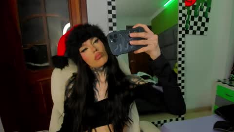 Snapshot of yourvirtualgirlfriennd chatting on 12/19/25, 07:48 GI online show from 12/19/25, 07:48