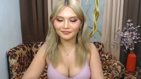 Snapshot of youungsextdeity chatting on 07/07/26, 10:08 cathy online show from 07/07/26, 10:08