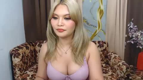 Snapshot of youungsextdeity chatting on 07/12/26, 11:23 cathy online show from 07/12/26, 11:23