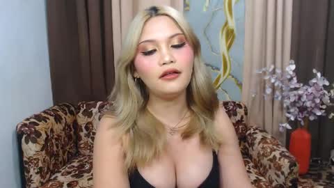 Snapshot of youungsextdeity chatting on 07/15/26, 11:15 cathy online show from 07/15/26, 11:15