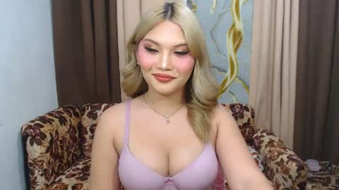 Snapshot of youungsextdeity chatting on 07/17/26, 10:22 cathy online show from 07/17/26, 10:22
