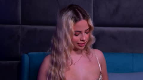 Snapshot of yssabelfox chatting on 11/29/25, 06:22 Foxie online show from 11/29/25, 06:22