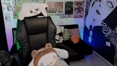    rawr   Anne Independent model      online show from 09/13/25, 05:57