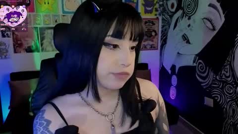    rawr   Anne Independent model      online show from 10/07/25, 11:13