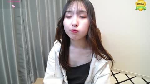 Snapshot of yui_x chatting on 01/12/25, 11:50 yui_x online show from 01/12/25, 11:50