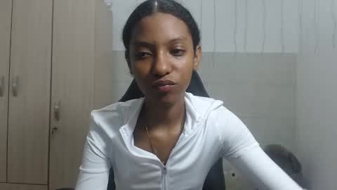 YUKARI online show from 10/07/25, 01:58