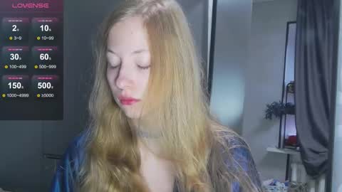 yuki_bloom online show from 10/05/25, 11:08