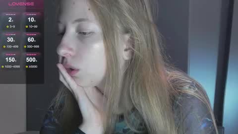 yuki_bloom online show from 10/15/25, 07:41