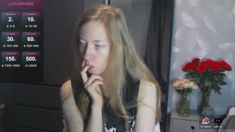 yuki_bloom online show from 10/20/25, 07:42