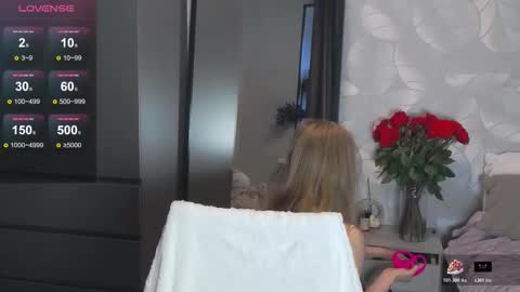 yuki_bloom online show from 10/21/25, 07:20