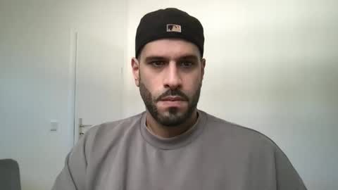 Snapshot of yul53 chatting on 10/23/25, 10:36 yul53 online show from 10/23/25, 10:36