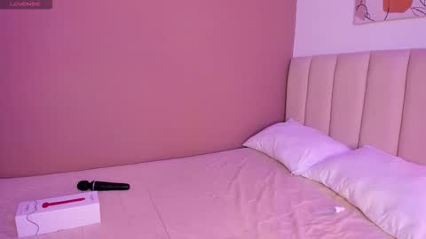 Snapshot of yuli_cardona_ chatting on 10/14/25, 08:53 Yuliet online show from 10/14/25, 08:53