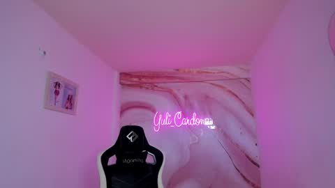 Snapshot of yuli_cardona_ chatting on 11/10/25, 06:51 Yuliet online show from 11/10/25, 06:51