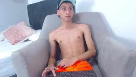 Snapshot of yulian_vasquez chatting on 02/14/25, 03:58 yulian_vasquez online show from 02/14/25, 03:58