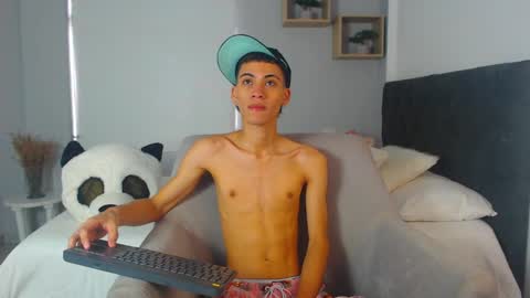 Snapshot of yulian_vasquez chatting on 03/01/25, 12:12 yulian_vasquez online show from 03/01/25, 12:12