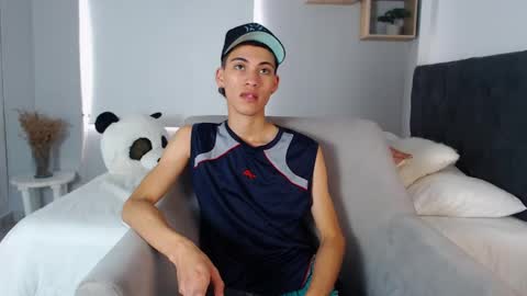 Snapshot of yulian_vasquez chatting on 03/11/25, 06:30 yulian_vasquez online show from 03/11/25, 06:30