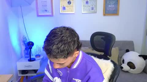 yulian_vasquez online show from 11/19/25, 12:16