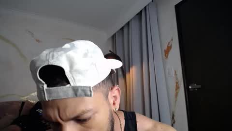 Snapshot of yulianpereira25 chatting on 11/01/25, 01:40 yulian 2811 online show from 11/01/25, 01:40