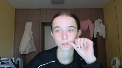 Yuliia online show from 10/30/25, 07:32