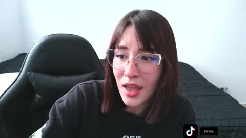 Yulienne online show from 10/06/25, 09:23