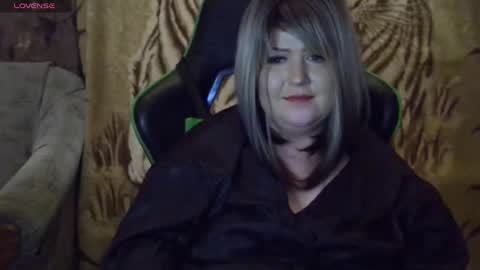 Snapshot of yuliiared chatting on 11/30/25, 02:15 yuliiared online show from 11/30/25, 02:15