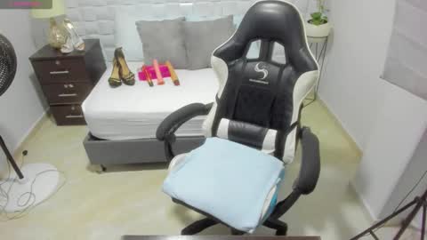 Snapshot of yulitza1025 chatting on 11/06/25, 11:11 Y U L I T Z A online show from 11/06/25, 11:11