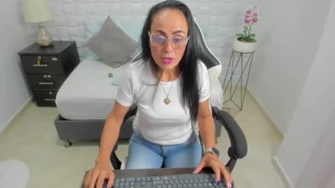 Snapshot of yulitza1025 chatting on 11/19/25, 12:16 Y U L I T Z A online show from 11/19/25, 12:16