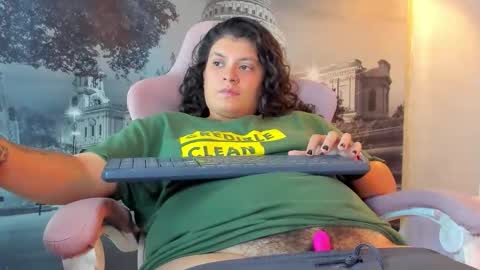 Snapshot of yumandsay chatting on 09/25/25, 03:49 Snowflake online show from 09/25/25, 03:49