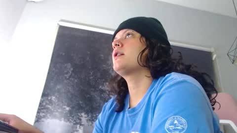 Snapshot of yumandsay chatting on 12/04/25, 01:53 Snowflake online show from 12/04/25, 01:53