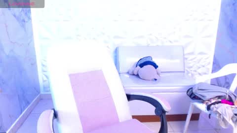 Snapshot of yumandsay chatting on 04/11/26, 07:45 Snowflake online show from 04/11/26, 07:45