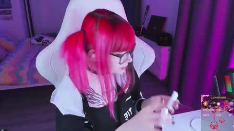 Snapshot of yumi_youkai chatting on 11/25/25, 10:48 Yumi 3 online show from 11/25/25, 10:48