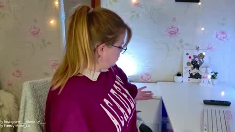 Snapshot of yumm_lolly chatting on 12/02/25, 02:12 Polly online show from 12/02/25, 02:12