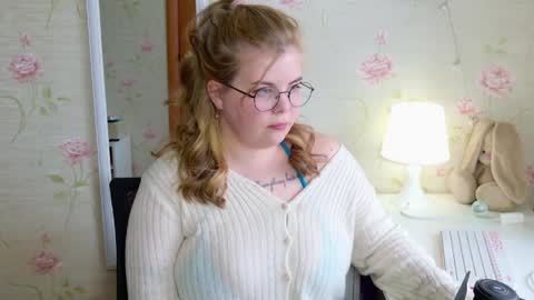 Snapshot of yumm_lolly chatting on 04/09/26, 12:32 Polly online show from 04/09/26, 12:32