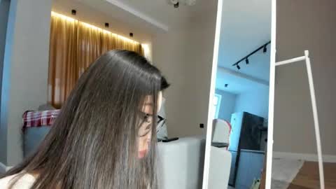 Yumi online show from 12/07/24, 04:09