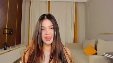 Snapshot of yummmym chatting on 10/10/25, 02:38 Yummy online show from 10/10/25, 02:38