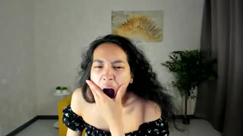 Snapshot of yummy_lamii chatting on 05/18/26, 03:35 Cindey online show from 05/18/26, 03:35