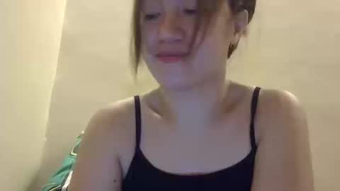 Snapshot of yummyclaya chatting on 10/20/25, 01:33 yummyclaya online show from 10/20/25, 01:33