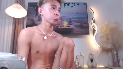 Snapshot of yummyjustine07 chatting on 01/15/25, 10:13 Justine online show from 01/15/25, 10:13