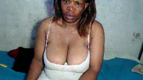 yummytittsxx online show from 01/03/25, 05:50