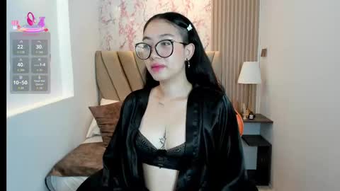 Yuna  online show from 09/17/25, 12:07