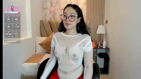 Yuna  online show from 10/03/25, 08:50