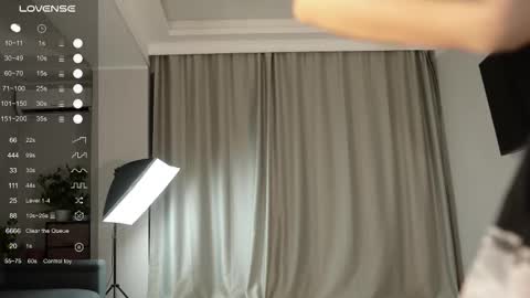 Snapshot of yuna_leen chatting on 09/28/25, 12:27 yuna_leen online show from 09/28/25, 12:27