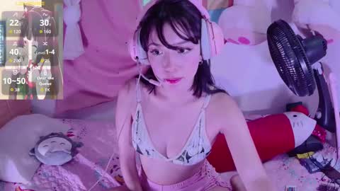 Snapshot of yuna_pink666 chatting on 11/11/25, 02:11 yuna_pink666 online show from 11/11/25, 02:11