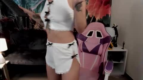 Yuna online show from 10/17/25, 07:27