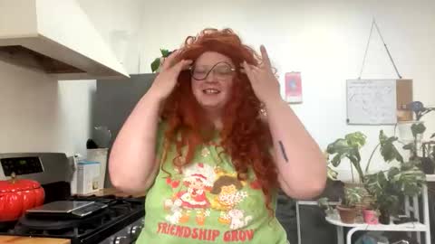 Snapshot of yungnotinnocent chatting on 12/17/25, 07:20 Etta and N online show from 12/17/25, 07:20